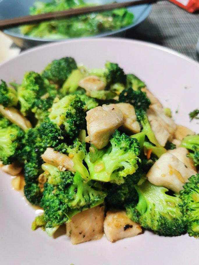 鸡胸肉炒西兰花