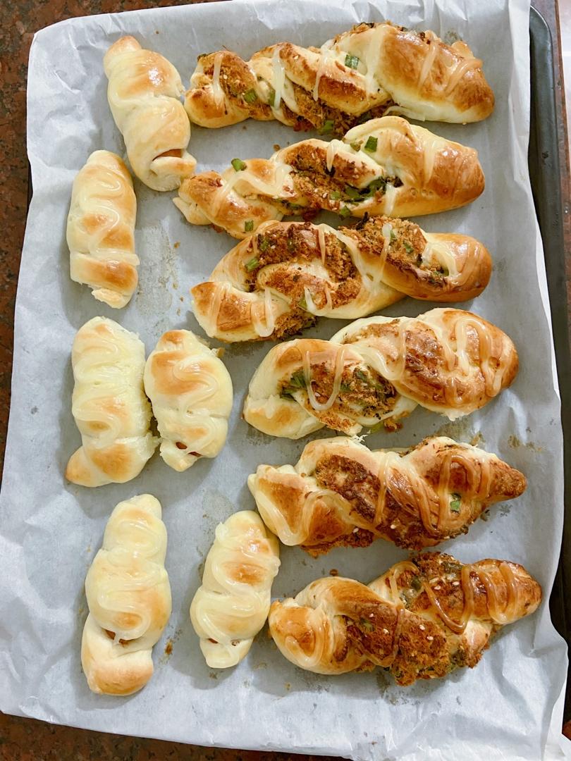 香葱肉松手撕面包_消耗沙拉酱