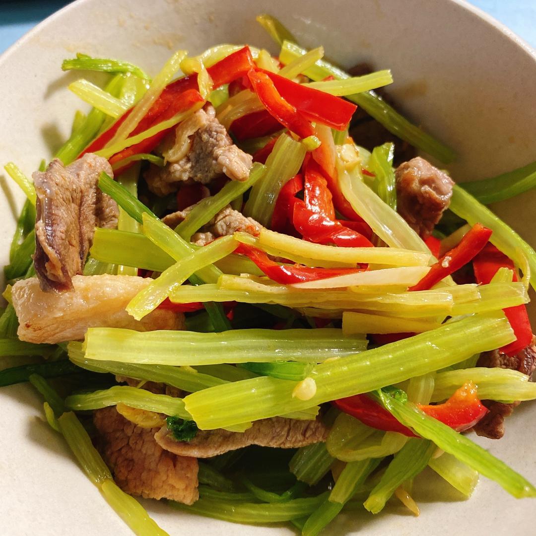 芹菜炒肉