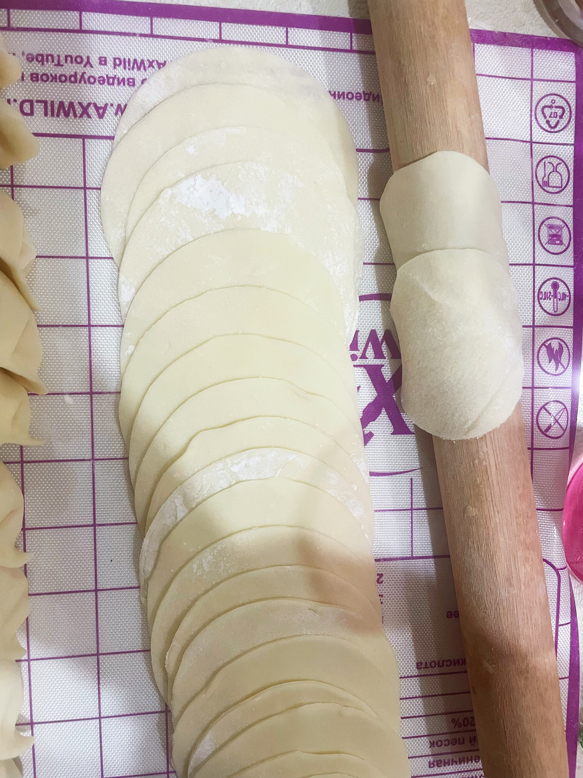 家常版自制饺子皮儿（两种擀法）（手揉vs面包机揉）