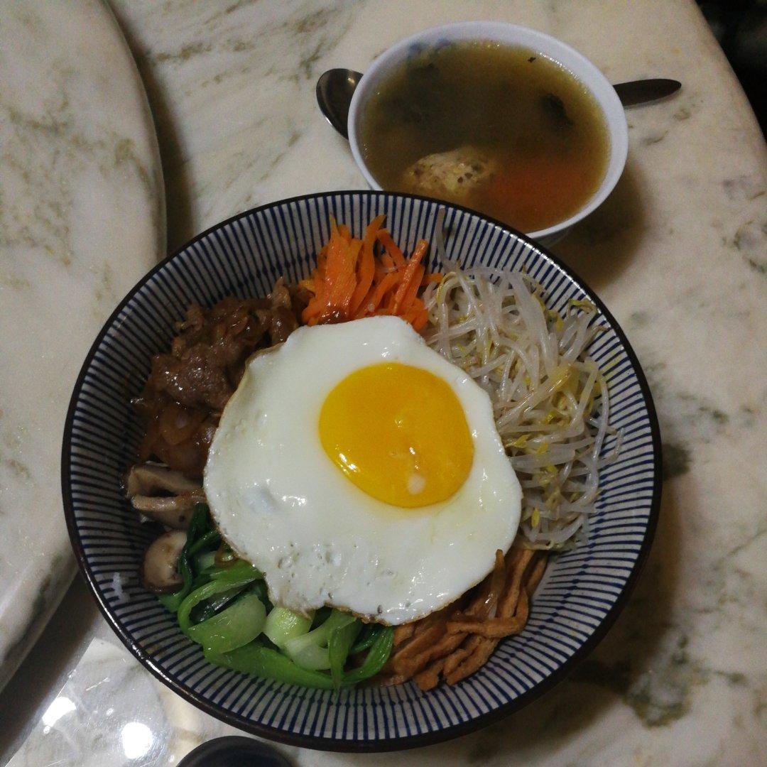 缤纷韩国拌饭（注入自制灵魂拌饭酱➕日式照烧肥牛，每一道蔬菜单独调味～，做成便当也很合适🍱）