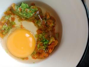 宝宝辅食，蔬菜鸡蛋馒头片的做法 步骤2