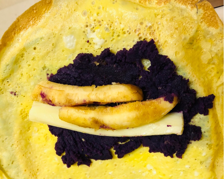 健康早餐/甜点：紫薯香蕉芝士鸡蛋卷的做法 步骤3