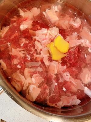 不放一滴水的番茄土豆炖牛腩（电饭锅版）的做法 步骤2