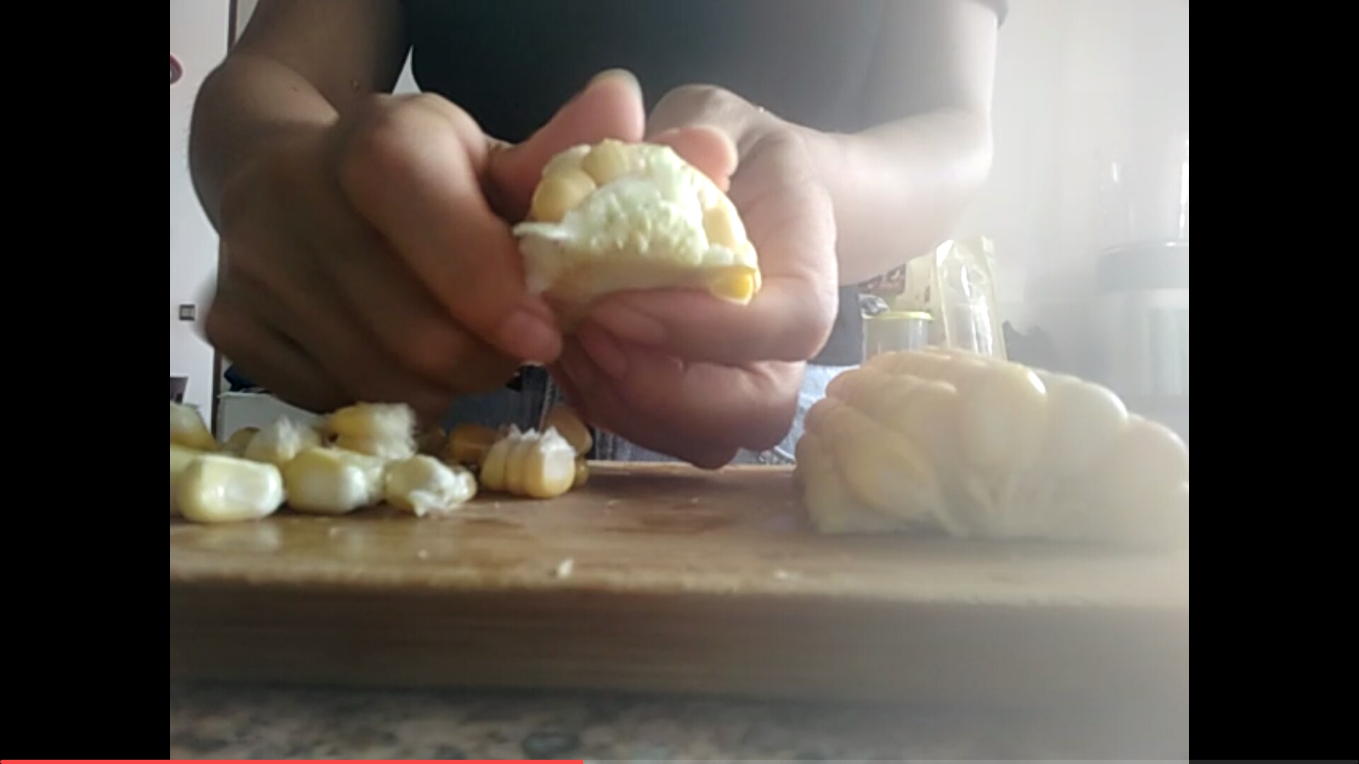 大润发同款玉米粒沙拉小面包（一次发酵，附手揉快速出膜方法）的做法 步骤4