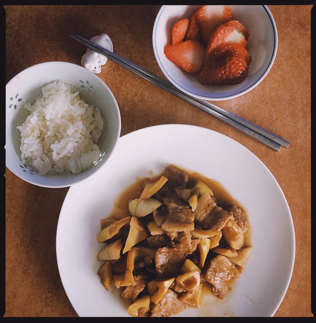 肉香笋鲜的春笋炒五花肉
