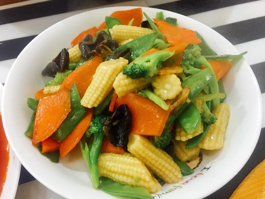 长耳兔做的缤纷清炒玉米笋