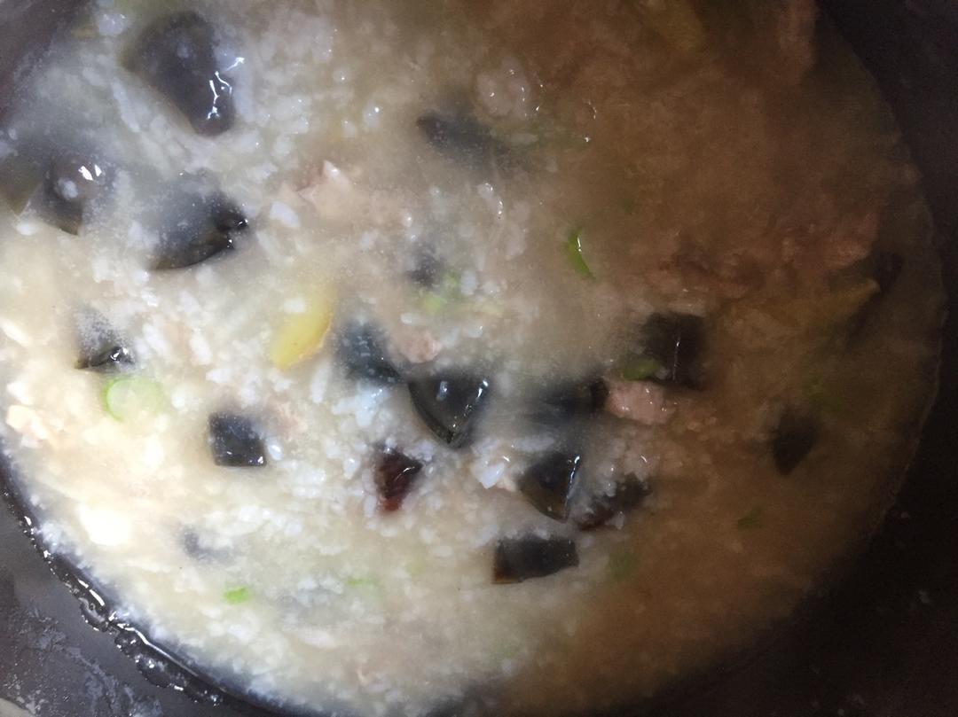 十五分钟快手之香滑皮蛋瘦肉粥(附五分钟电饭煲电压力锅更快捷方法)