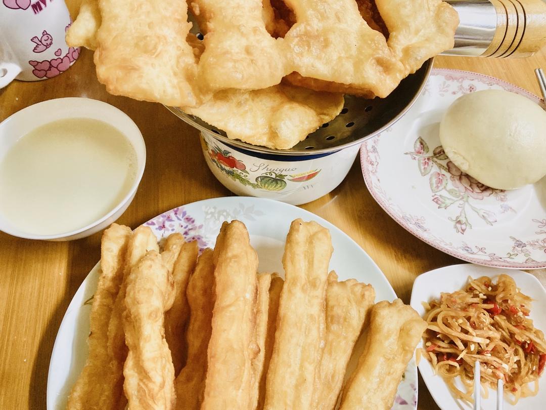 早上只用10分钟就做好的懒人版炸油饼（附送糖油饼和面方法）