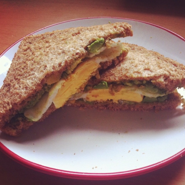 牛油果酱抹面包