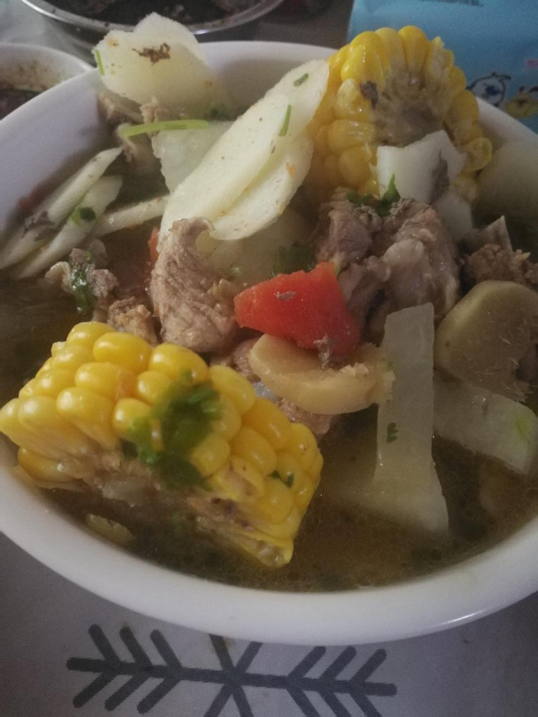 超简单的玉米排骨汤，鲜美好喝又暖胃