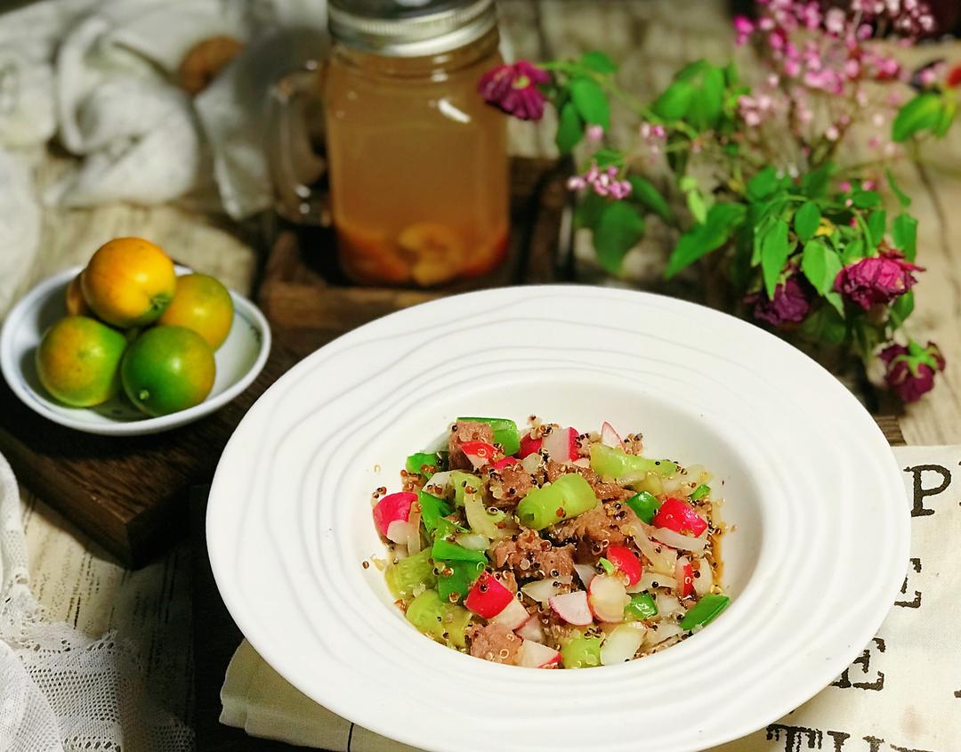 牛排粒藜麦沙拉的做法