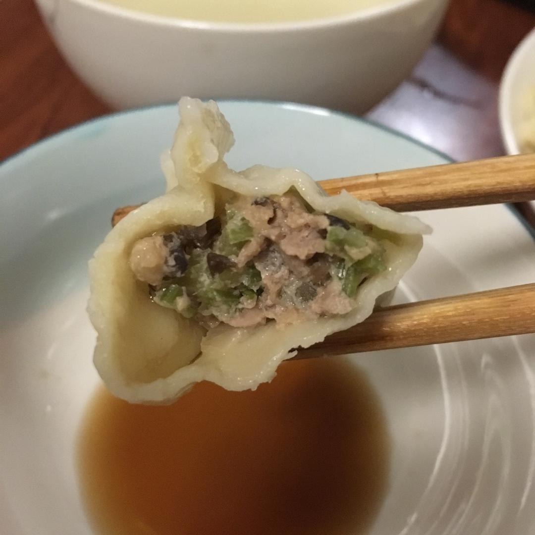 芹菜木耳鲜肉水饺