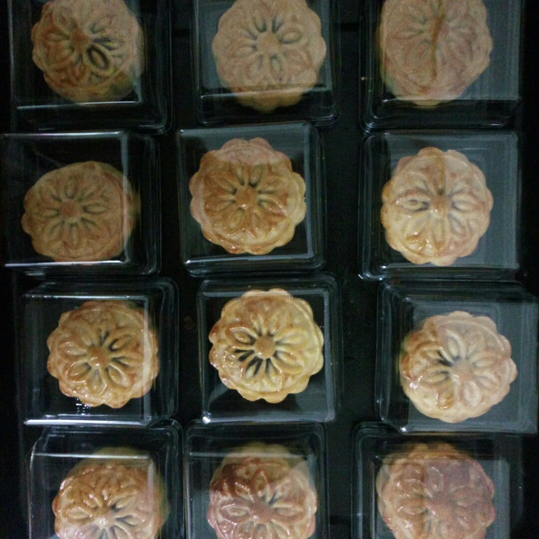 广式月饼－－蛋黄豆沙月饼