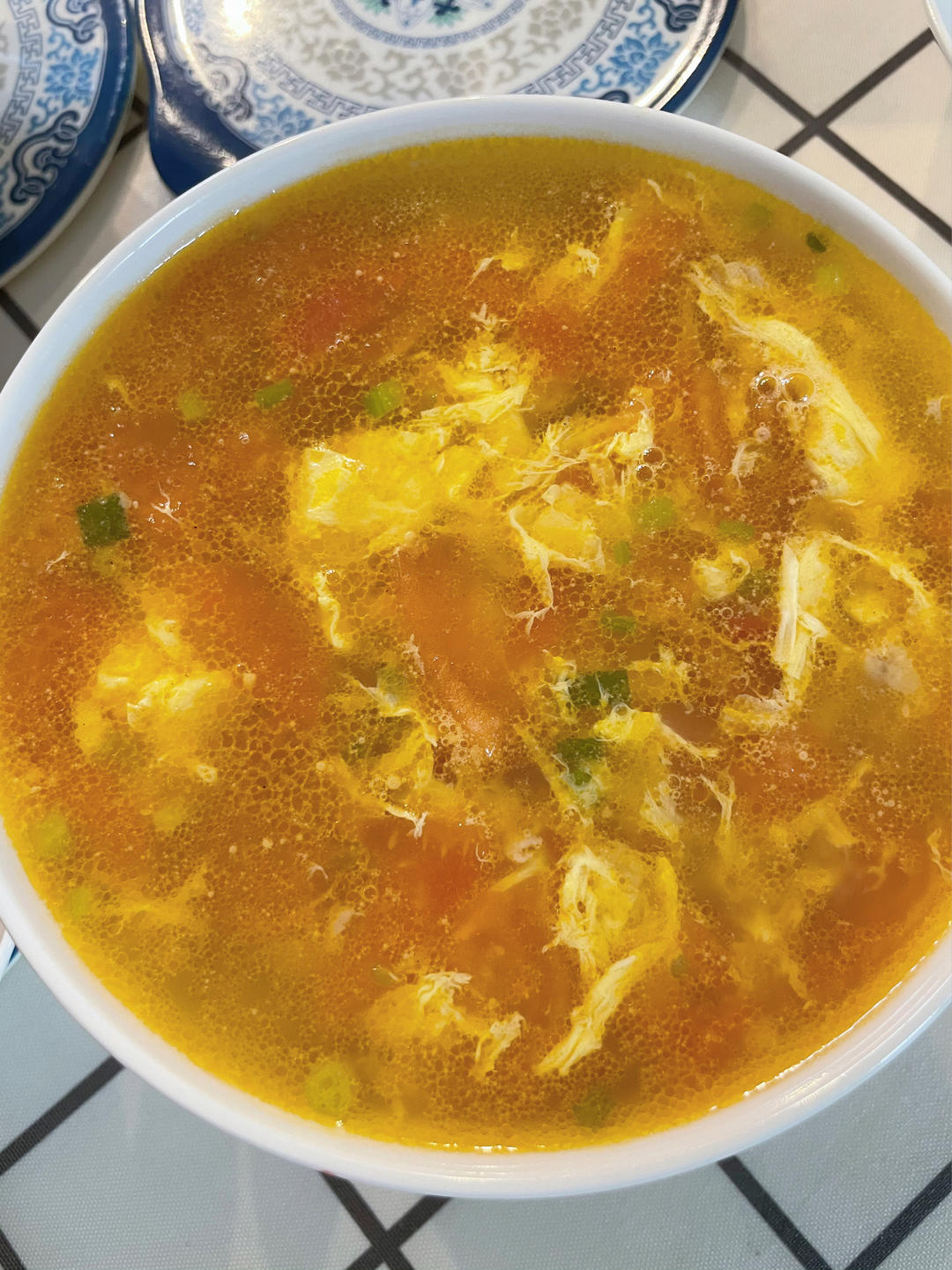 你真的会做「西红柿鸡蛋汤」吗？教你一招，蛋花漂亮超好喝！