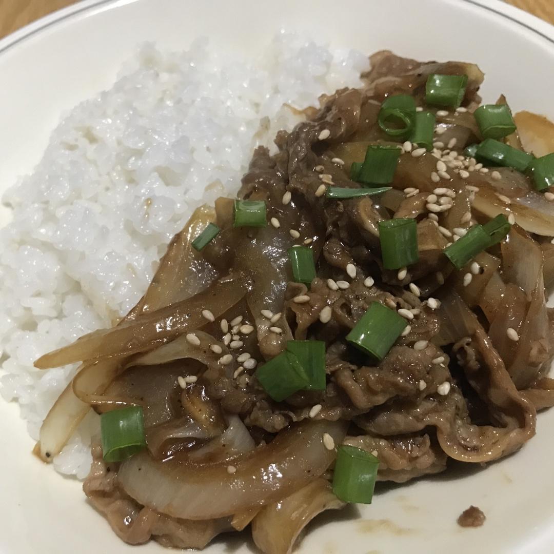 好吃到舔盘的秘制洋葱炒肥牛卷！拌饭巨香