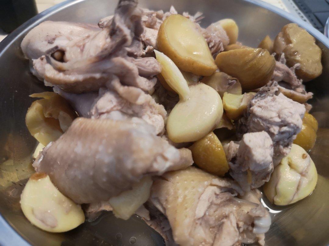 蒜头炖鸡汤