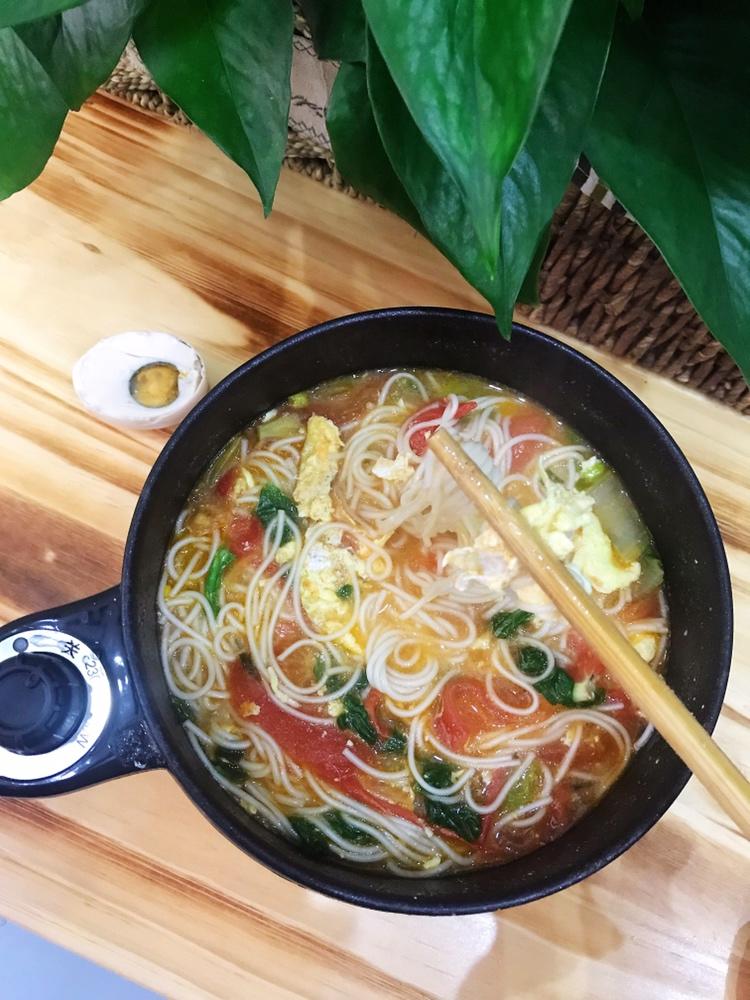 1人食鸡蛋西红柿青菜汤面的做法
