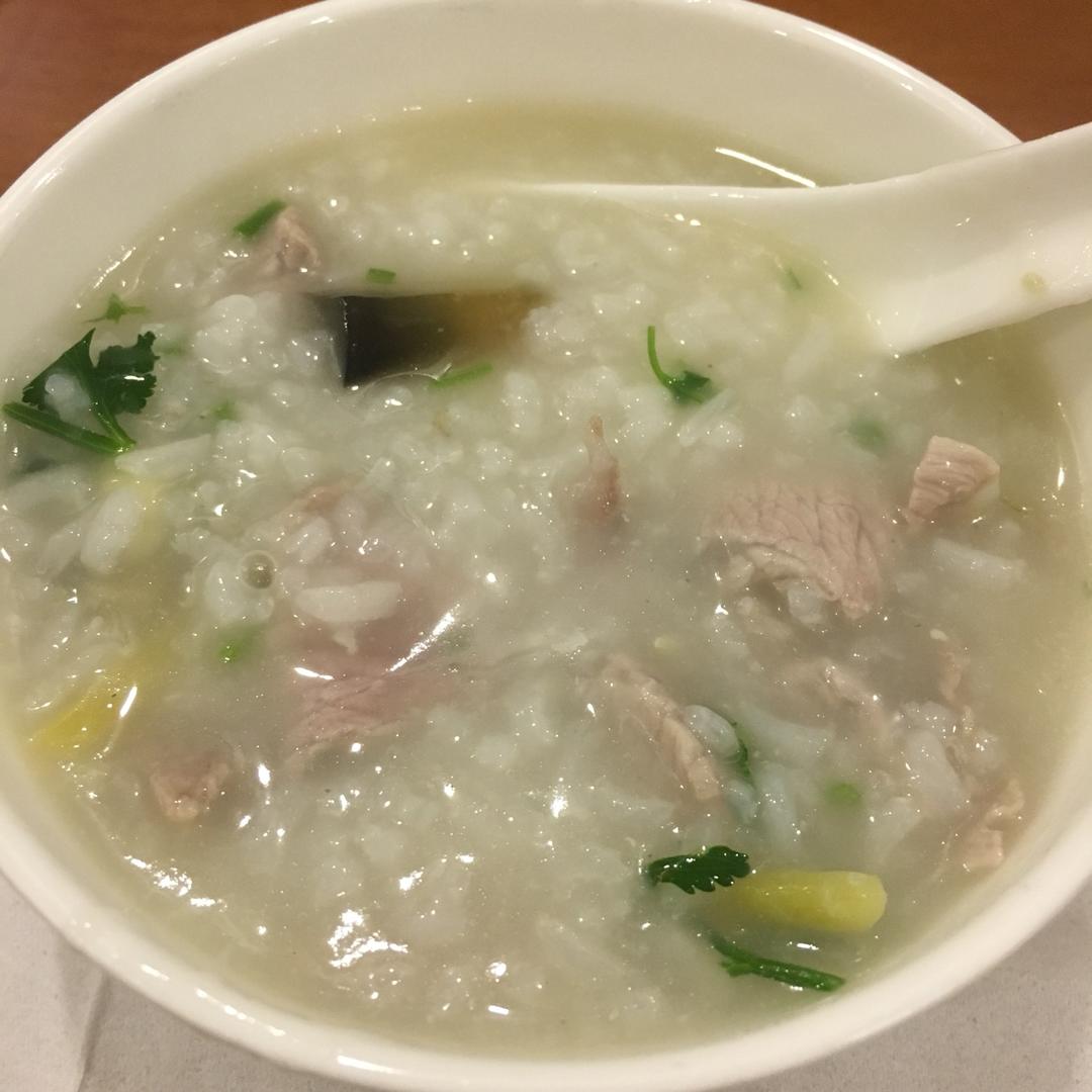 肥鱼儿深溪做的皮蛋瘦肉粥