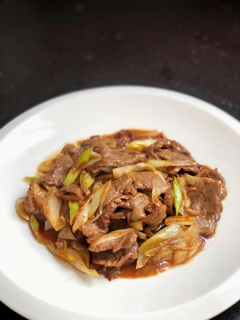 葱香浓郁的葱爆牛肉
