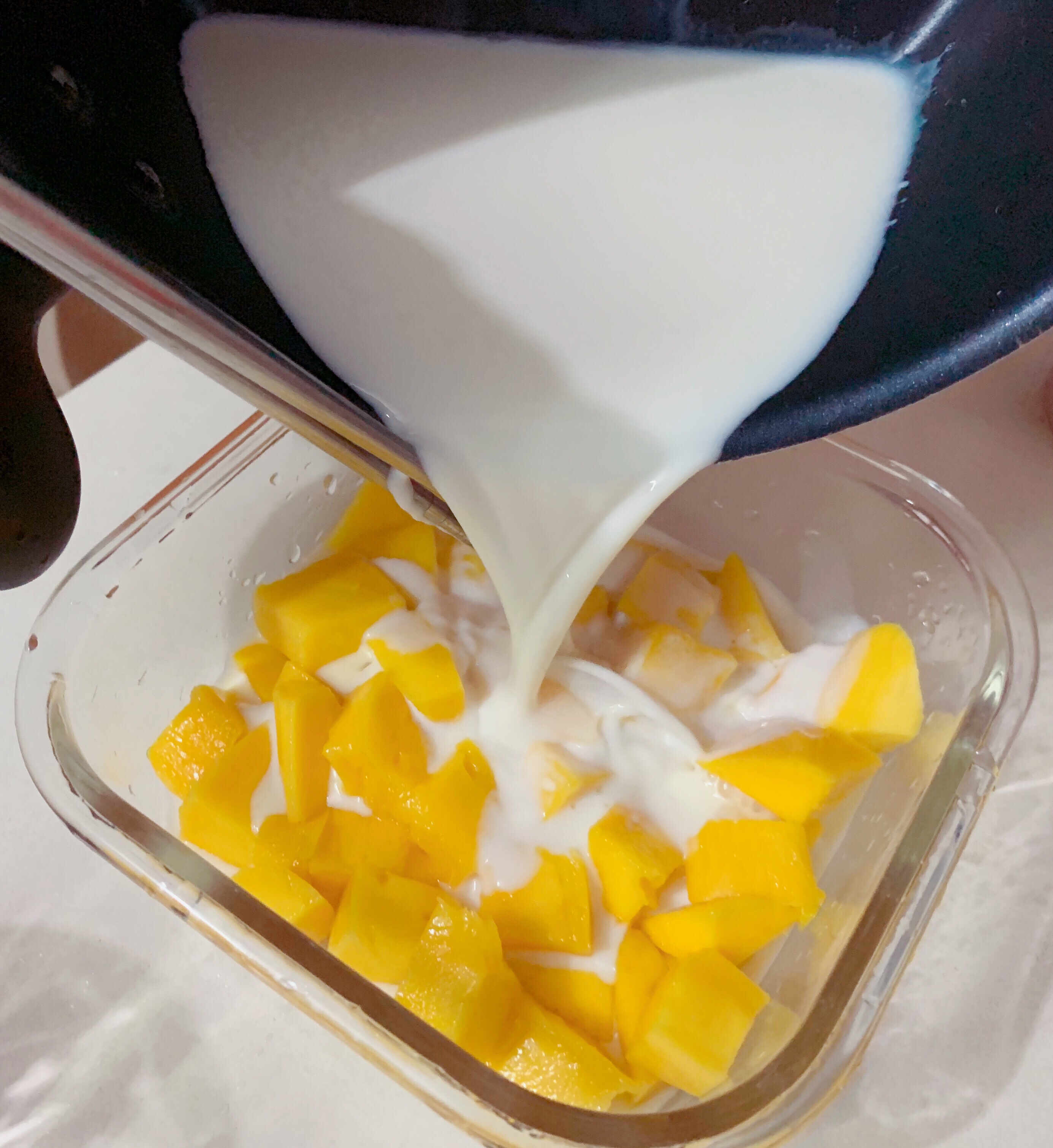 夏日必备～芒果牛奶布丁的做法 步骤3