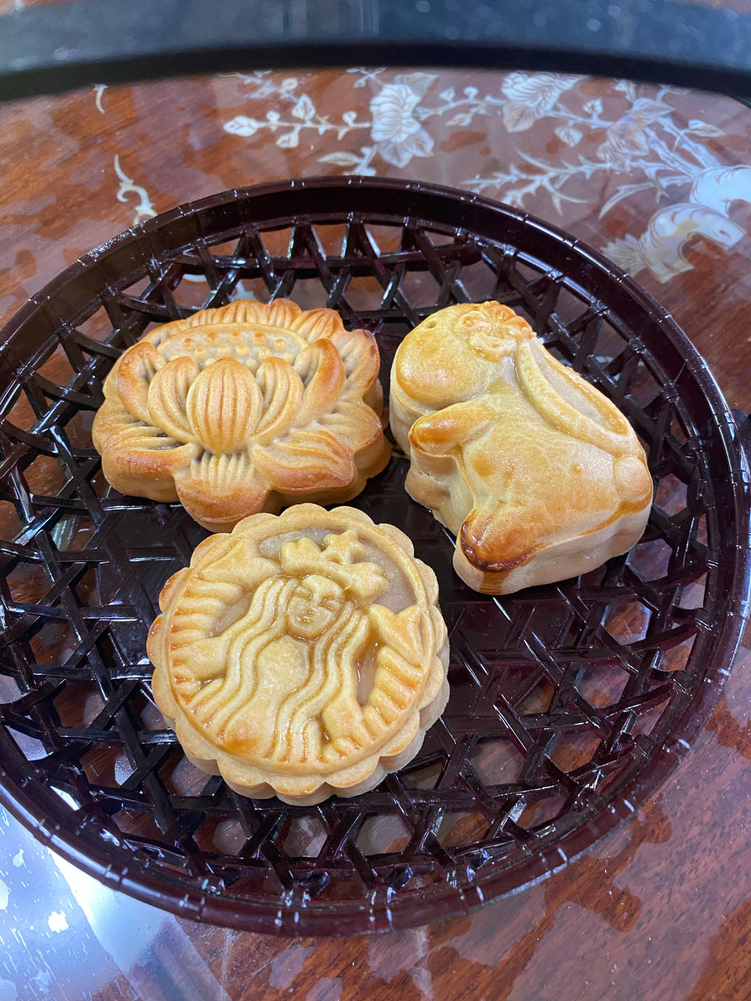 广式经典——白莲蓉蛋黄月饼