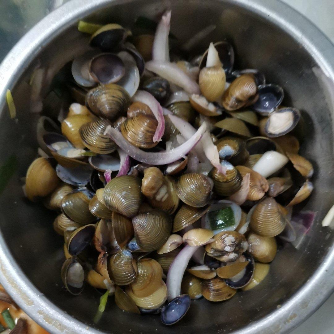 吃一次就上瘾的凉拌小蚬子