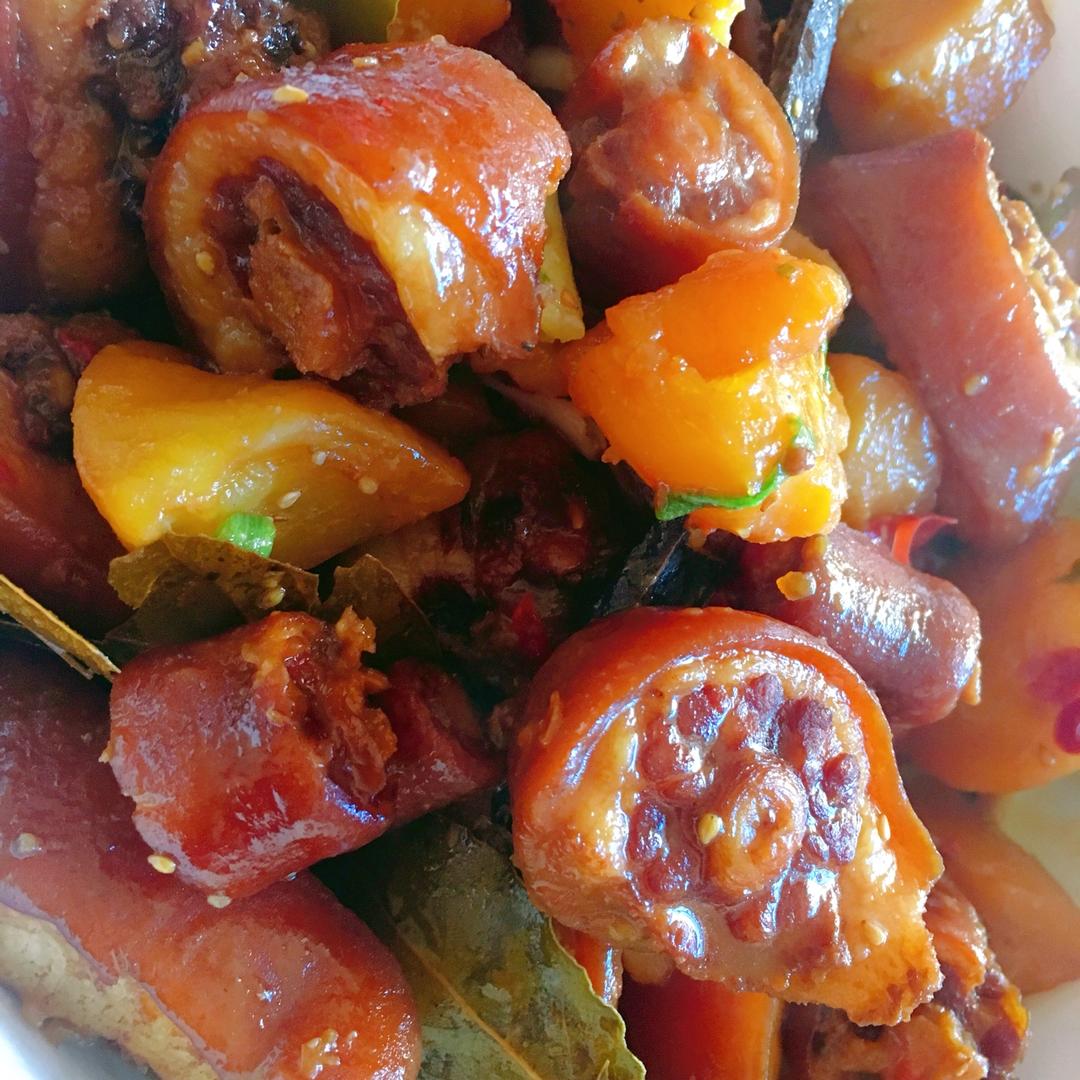 花生土豆焖猪尾巴