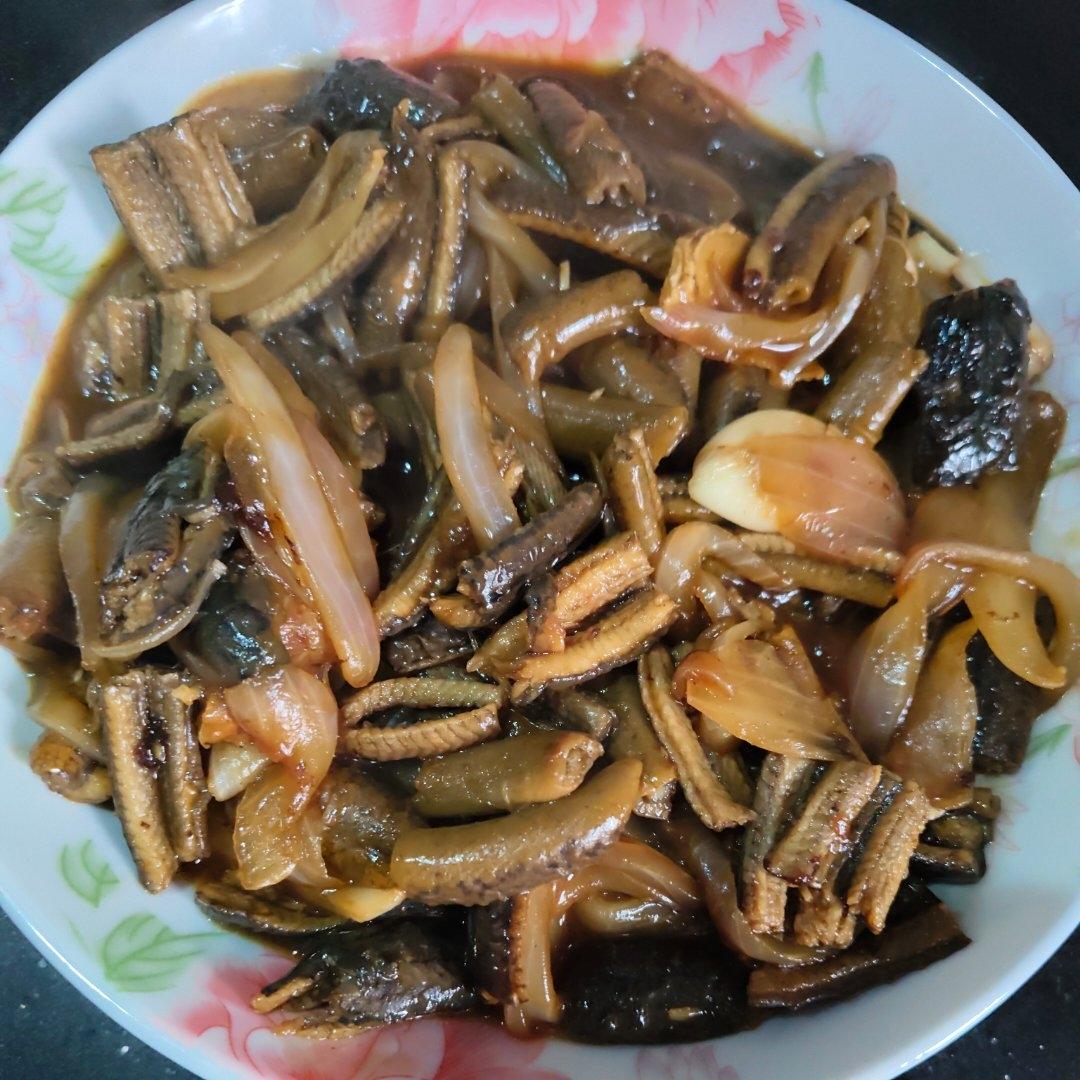 洋葱炒鳝丝（在家也能做出本帮老菜馆的感觉）