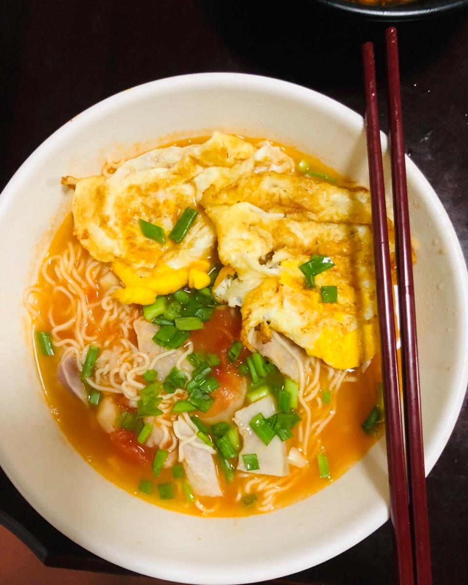 狗妞做的西红柿鸡蛋面