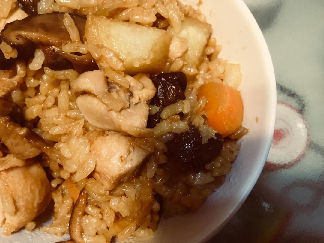 【香菇鸡肉焖饭】
