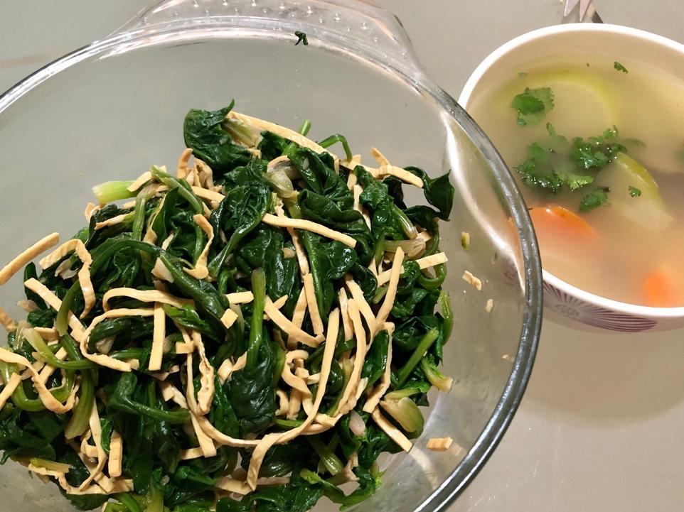 老醋菠菜花生/Vinegar spinach and peanut salad