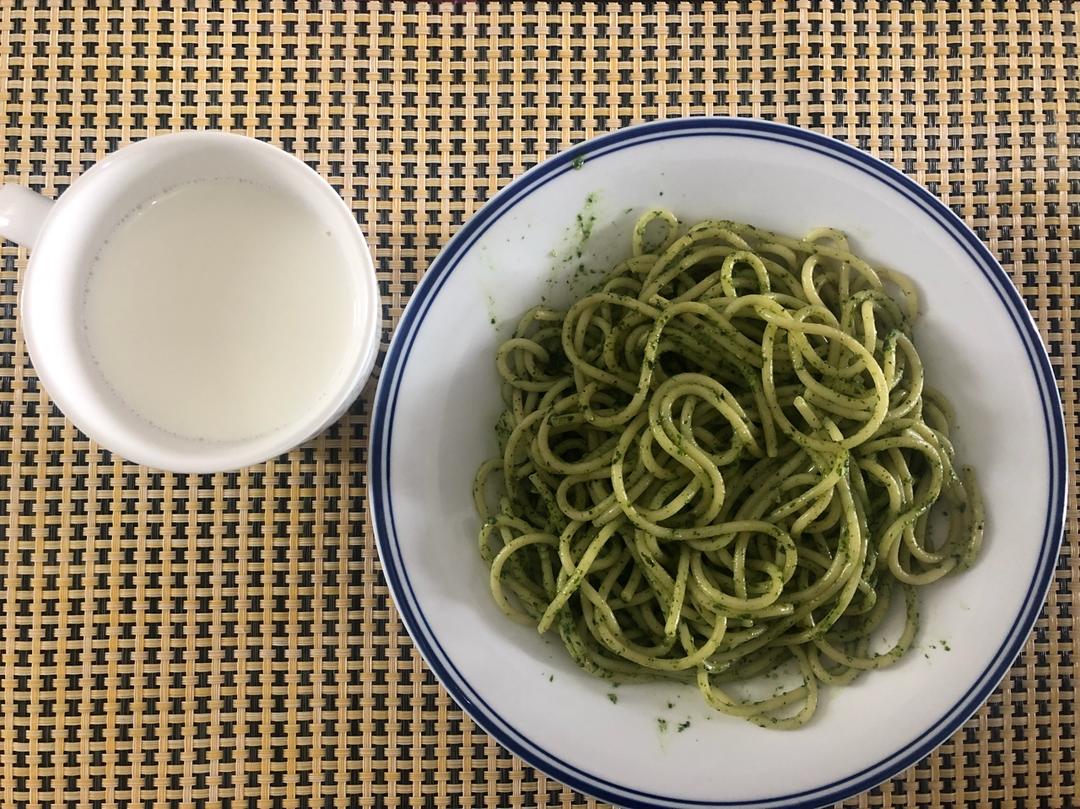 懒人快手减脂餐，芝士菠菜青酱意大利面