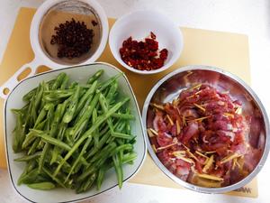 家常四季豆炒肉的做法 步骤1