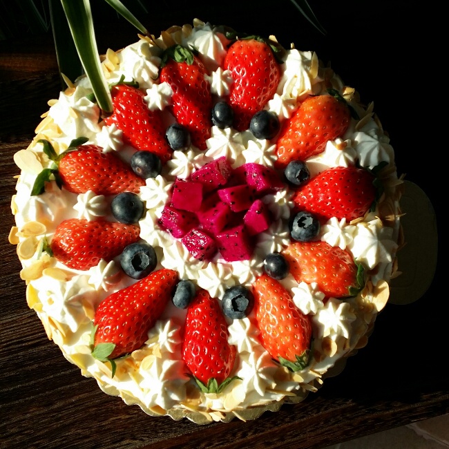 草莓戚风生日蛋糕