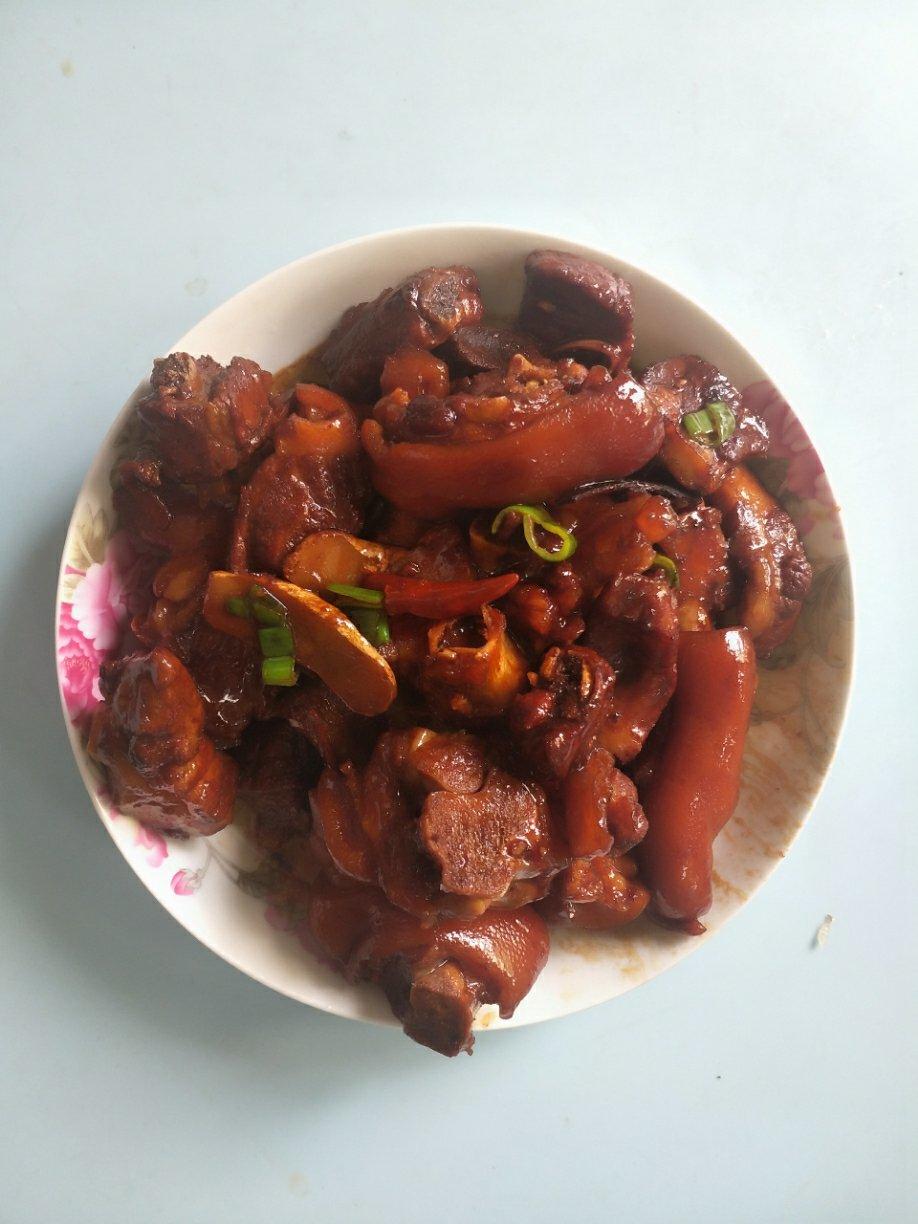 美味的家常菜：红烧猪蹄