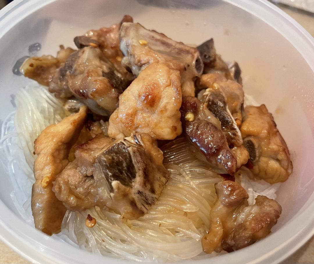 柠檬排骨拌米粉