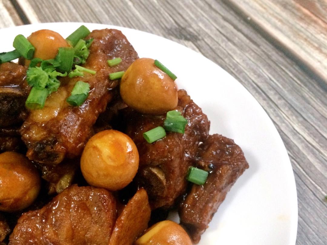 啤酒鹌鹑蛋烧排骨 附完美剥鹌鹑蛋壳的小技巧