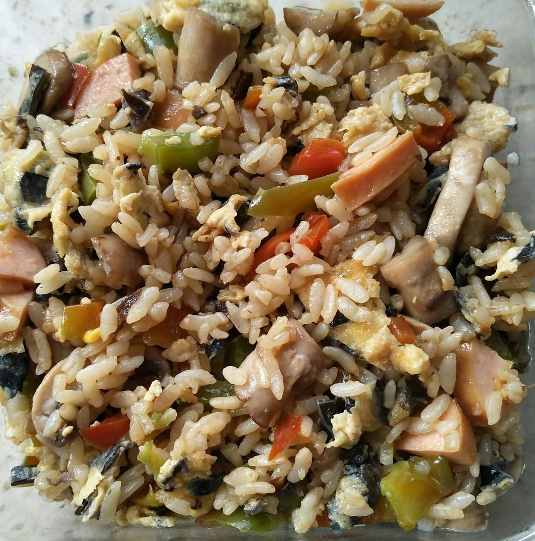 蘑菇什锦蔬菜蛋炒饭