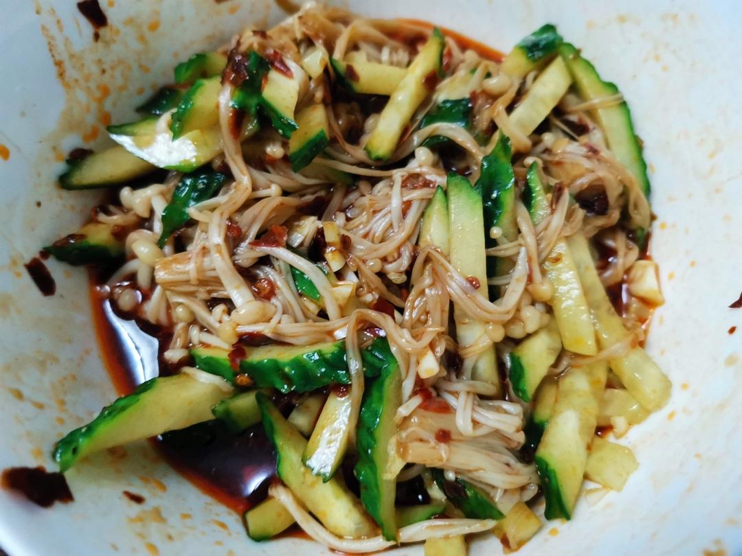爽口金针菇拌黄瓜🥒