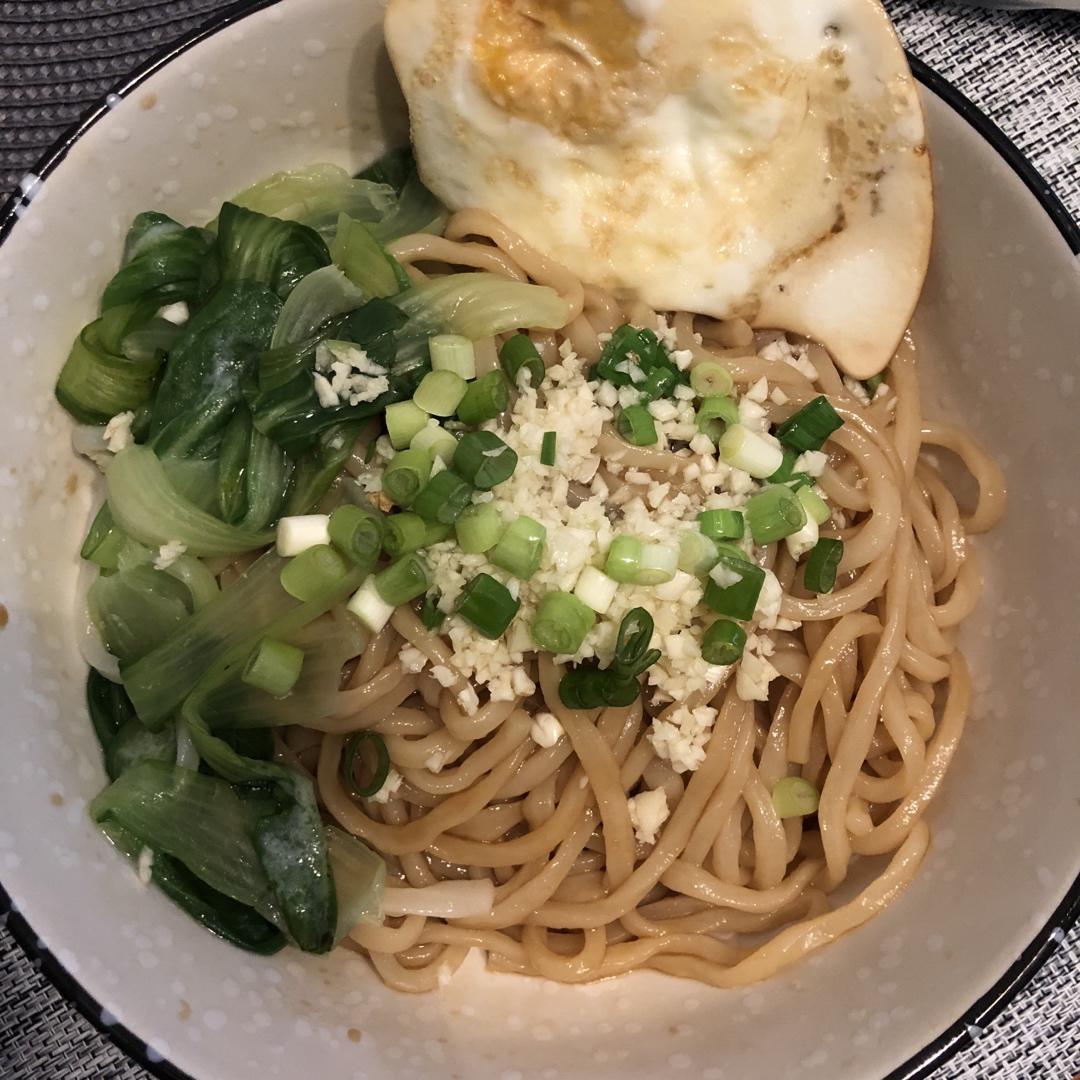 十分钟就能吃上的超简单油泼面