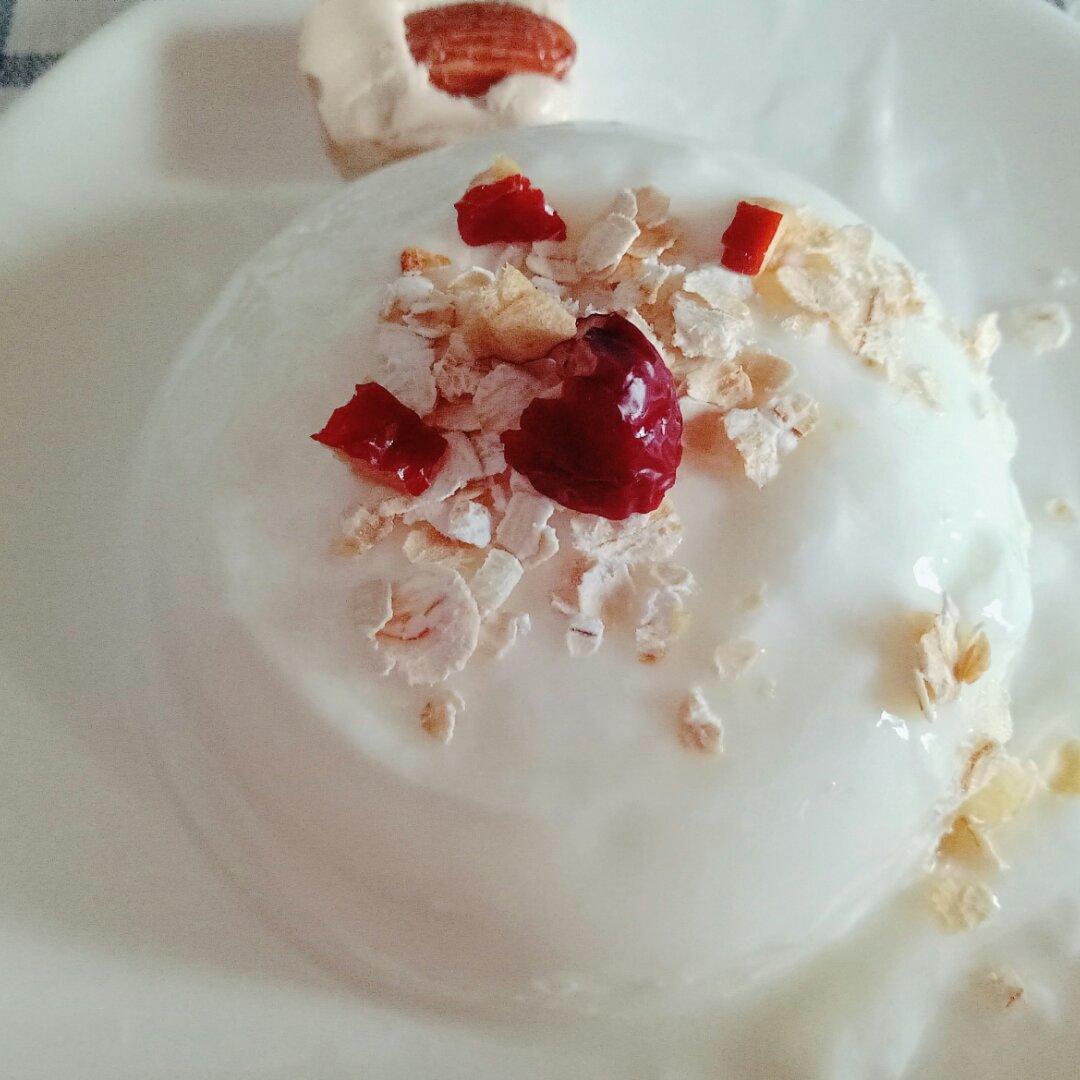 超简单的营养早餐--酸奶麦片