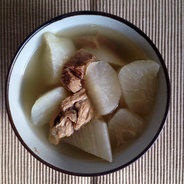 白萝卜牛腩汤