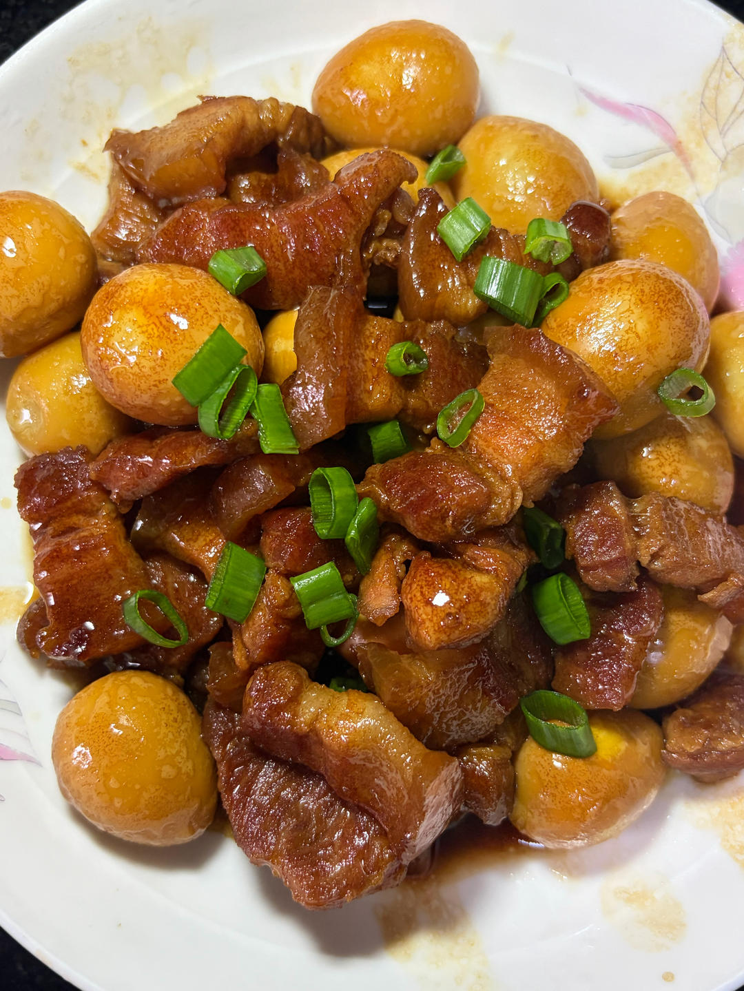 红烧肉炖鹌鹑蛋