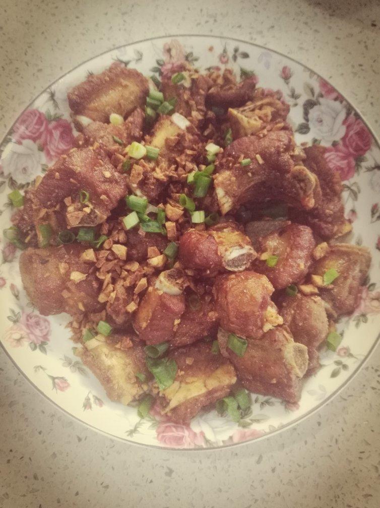 【椒盐蒜香排骨】