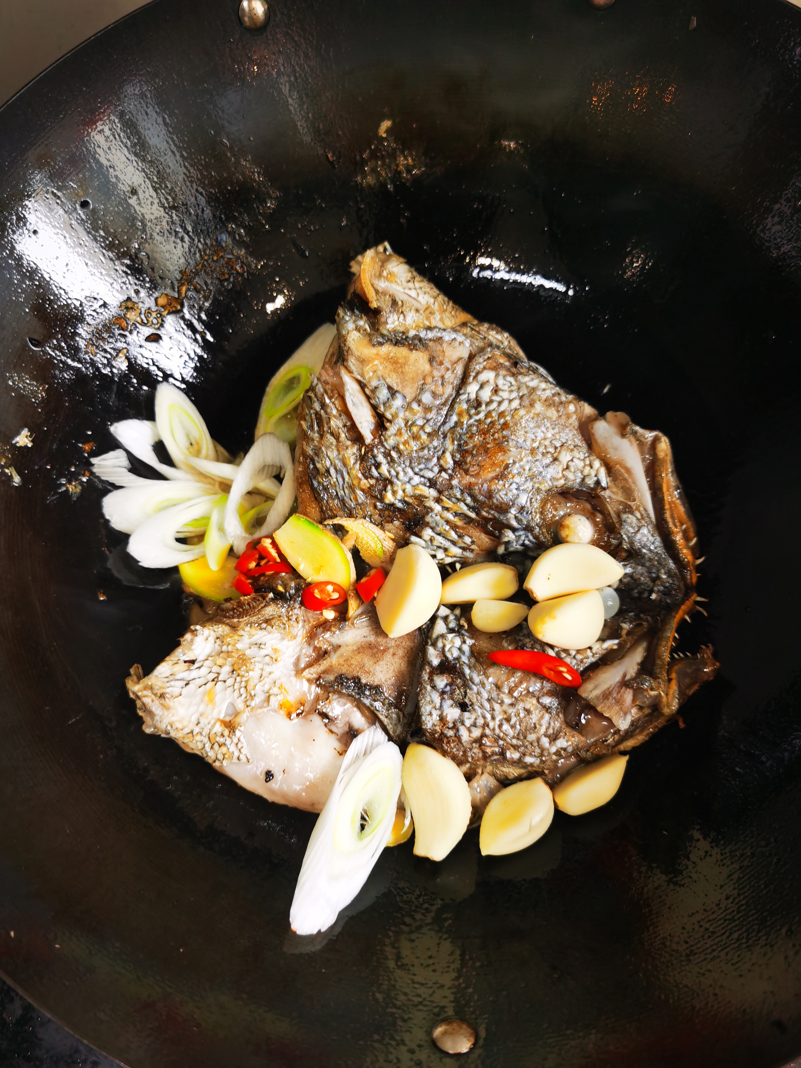 红烧鱼头豆腐汤的做法 步骤7
