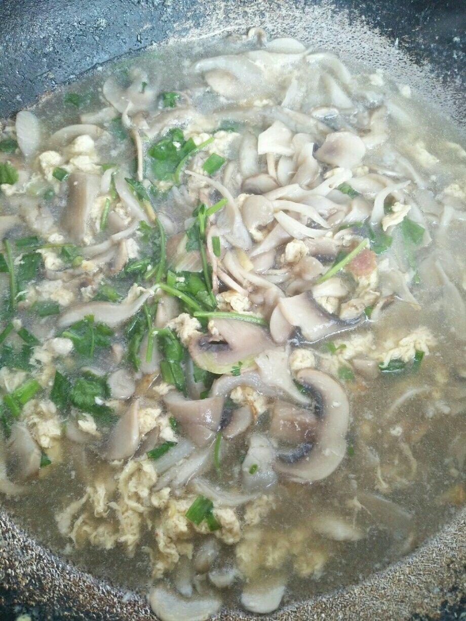 鲜掉眉毛的菌菇汤