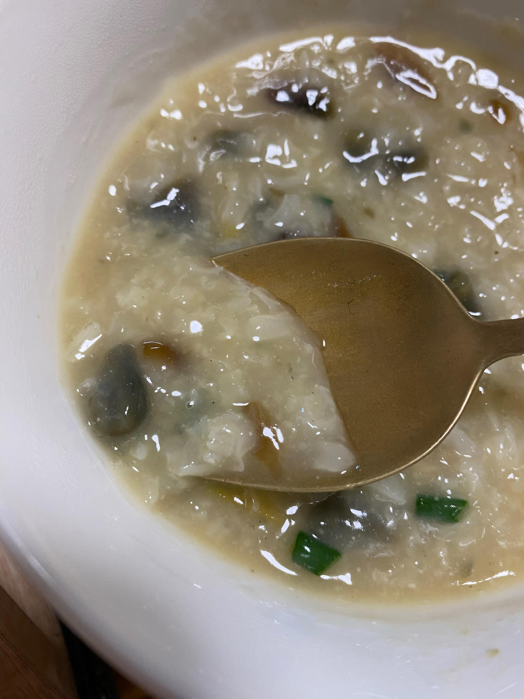 正宗廣式皮蛋粥！！軟綿濃滑、鹹靚鮮香～比茶樓纵好食！