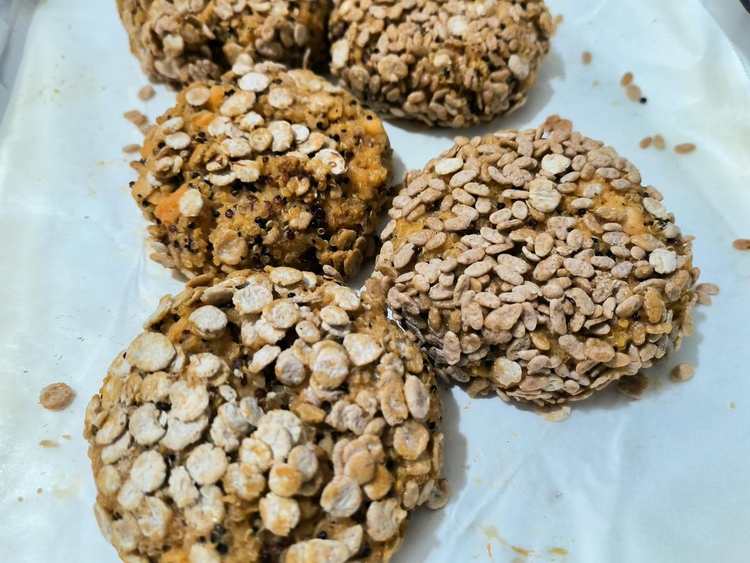 健康香脆的照烧藜麦三文鱼饼