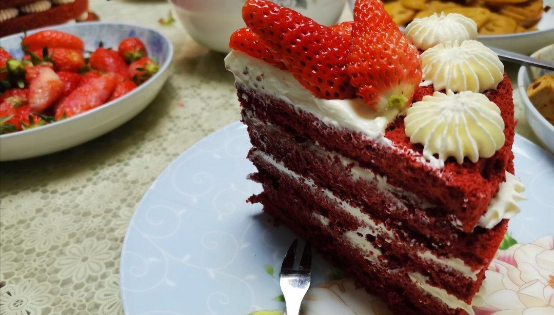 红丝绒草莓裸蛋糕